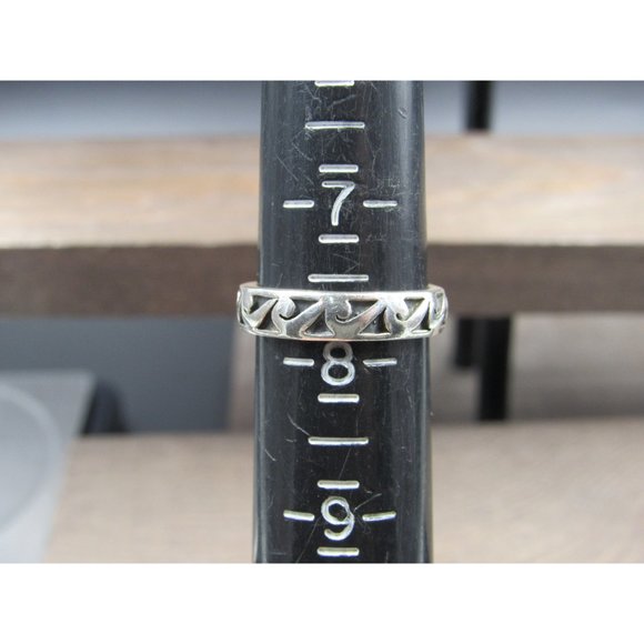 Size 7.75 Sterling Silver Solid Beach Waves Band Ring - Picture 4 of 6